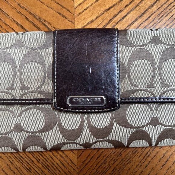 HAMPTON BY COACH BROWN SIGNATURE MONOGRAM TRIPLE WALLET AND LEATHER- TRIMMED - Picture 1 of 8